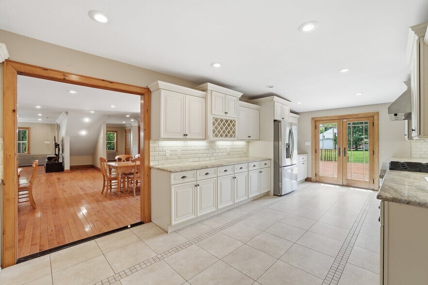 More Photos Of 1015 PA-390, Greentown Hospitality For Sale