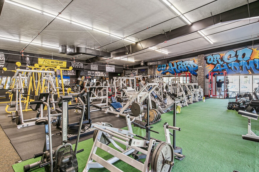 More Photos Of 991 Platte River Blvd, Brighton Storefront For Sale