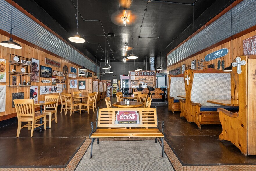 More Photos Of 531-535 N Market Blvd, Chehalis Restaurant For Sale