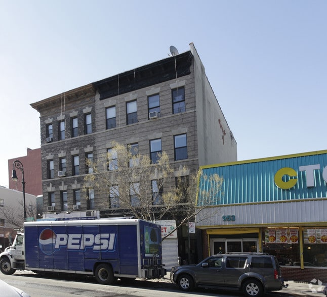 Primary Photo Of 951 Manhattan Ave, Brooklyn Storefront Retail Residential For Lease
