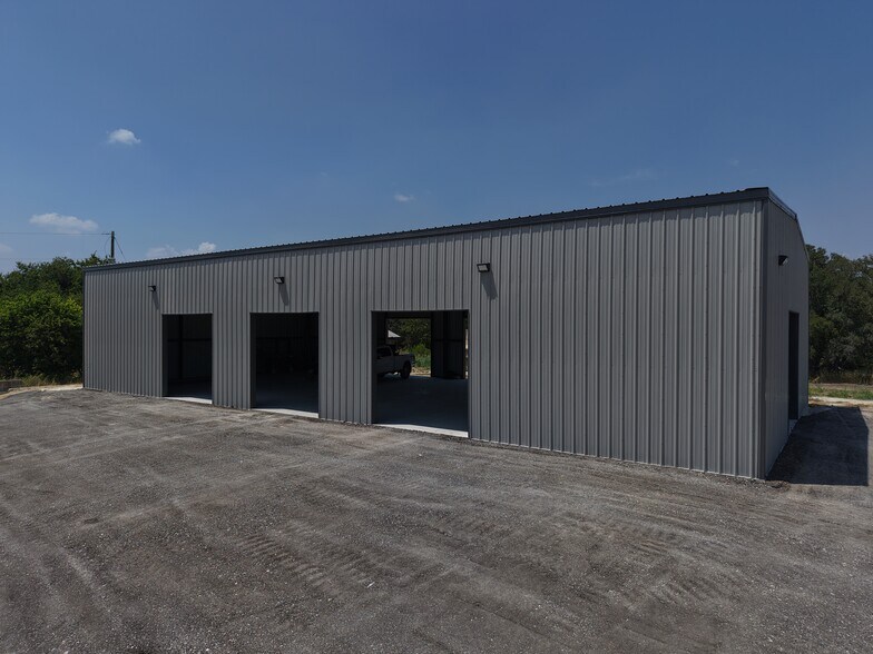 More Photos Of 530 Strateman Ln, New Braunfels Warehouse For Lease