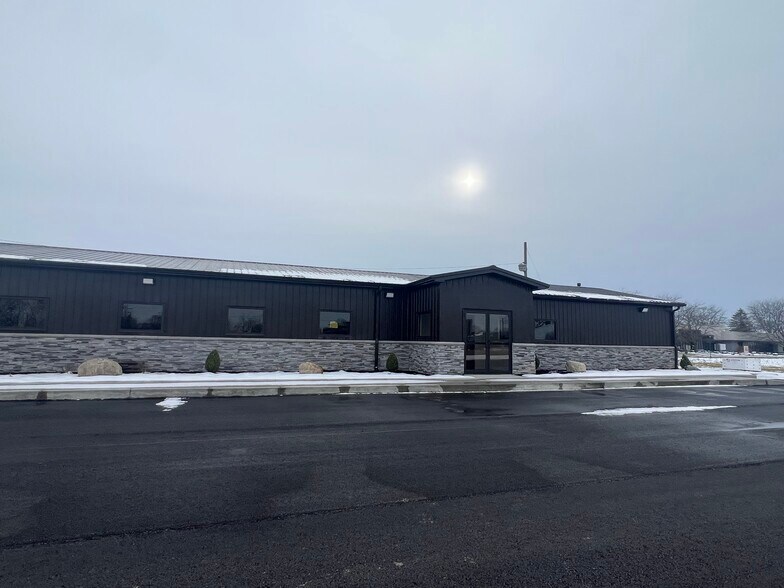 More Photos Of 14501 W Commerce Rd, Daleville Freestanding For Lease