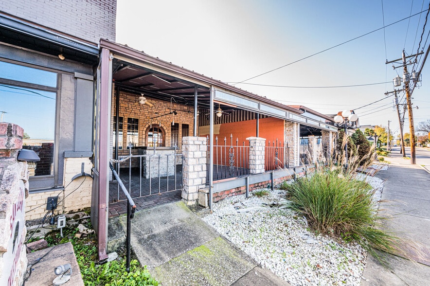 More Photos Of 1026-1038 Chestnut St, Bowling Green Restaurant For Sale