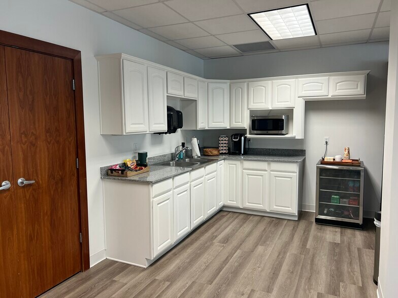 More Photos Of 802 SE Plaza Ave, Bentonville Office For Lease