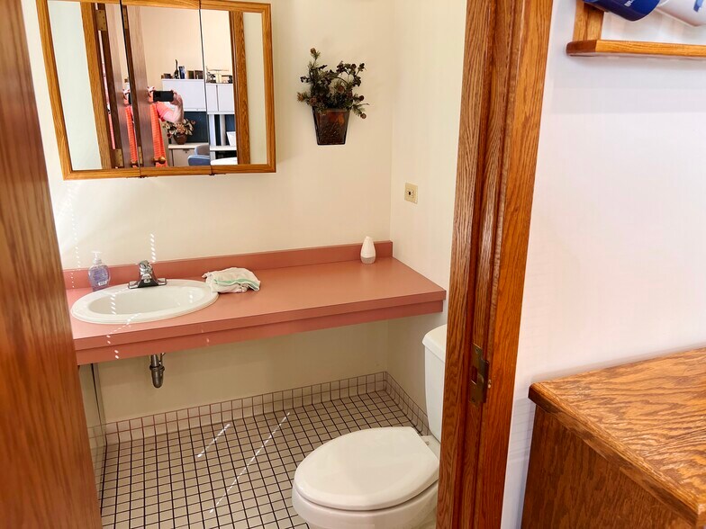 More Photos Of 506 James St, Brainerd Warehouse For Lease