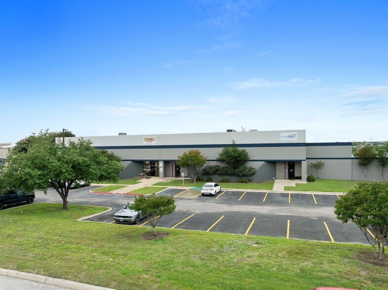 Primary Photo Of 6129-6139 Woodlake Ctr, San Antonio Manufacturing For Lease