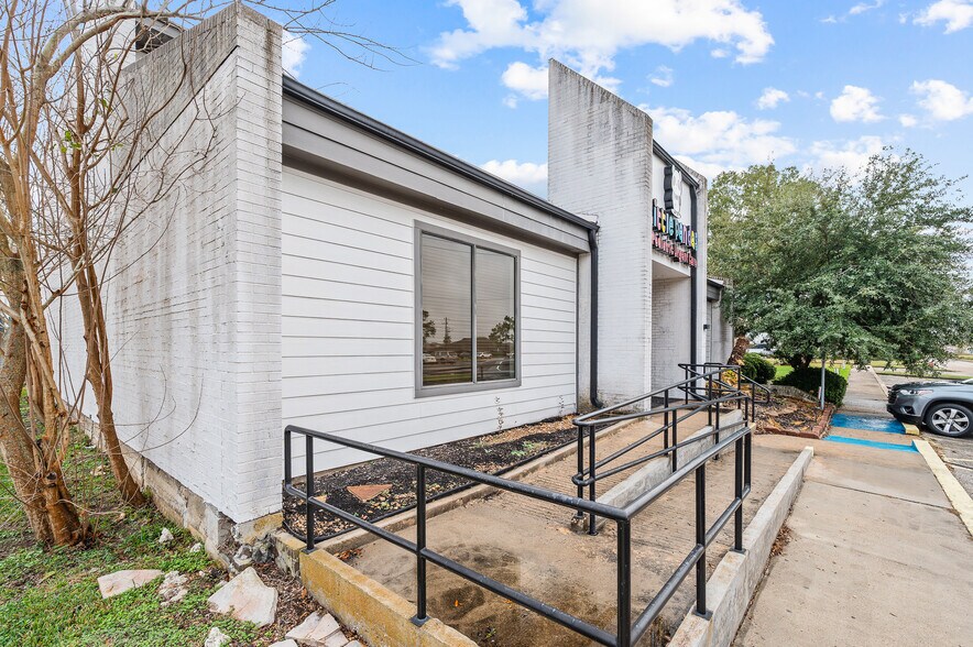 More Photos Of 3339 Fairview St, Pasadena Medical For Lease