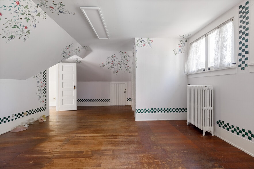 More Photos Of 1199 SE Dock St, Oak Harbor General Retail For Sale