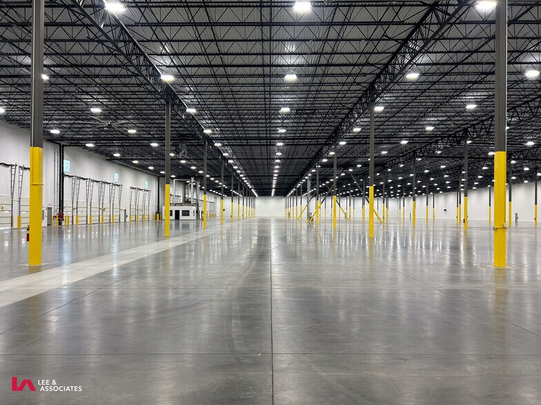 More Photos Of 2601 Skyview Dr, Lithia Springs Distribution For Lease