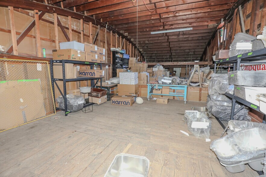 More Photos Of 403 NE Winchester St, Roseburg Freestanding For Sale