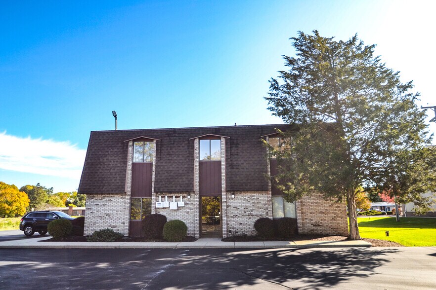 More Photos Of 1050 S Milford Rd, Highland Township Medical For Lease