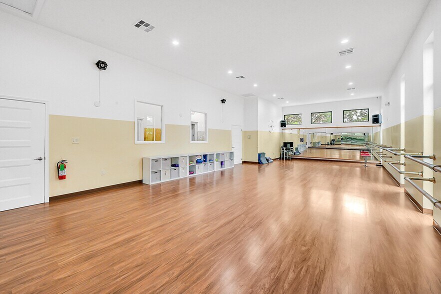 More Photos Of 20621 Westheimer Pky, Katy Freestanding For Sale