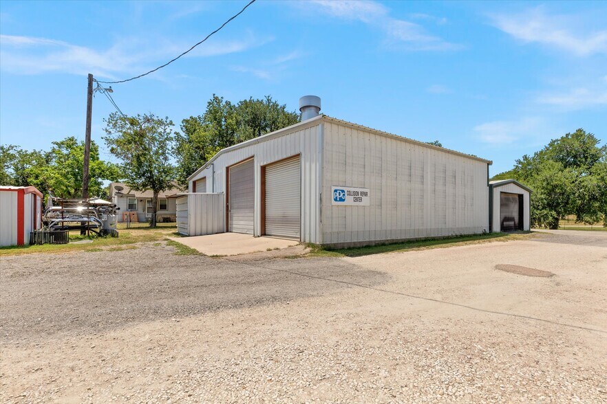 More Photos Of 725 Holmes Dr, Granbury Auto Repair For Sale