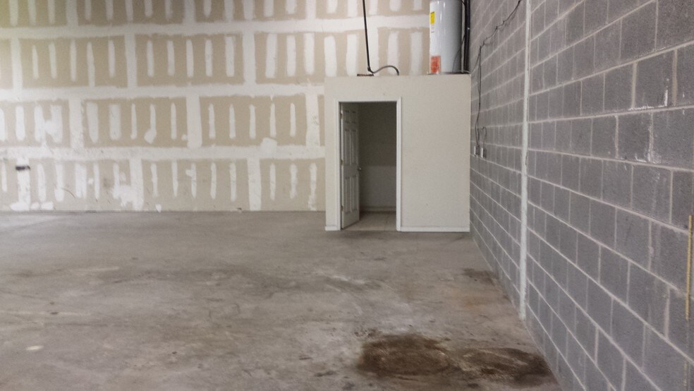 More Photos Of 8000-8032 Fernham Ln, Forestville Warehouse For Lease
