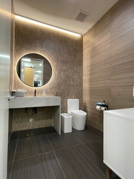 More Photos Of 8165 E Indian Bend Rd, Scottsdale Medical For Lease