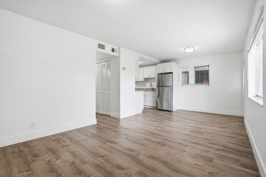 More Photos Of 2325-2331 Arthur St, Hollywood Apartments For Sale