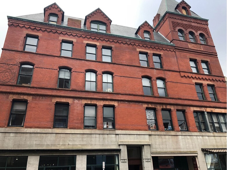 Primary Photo Of 153 Bank St, New London Apartments For Lease