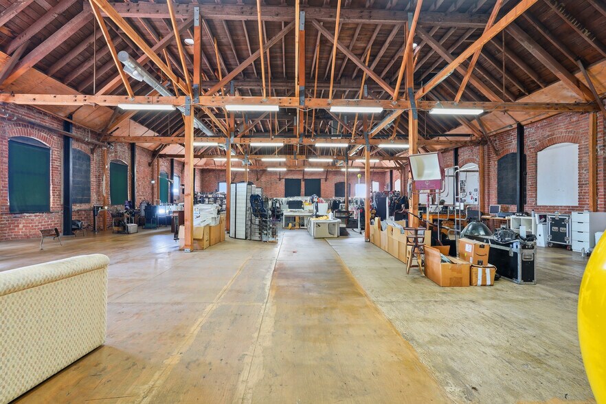 More Photos Of 714 Ducommun St, Los Angeles Manufacturing For Lease