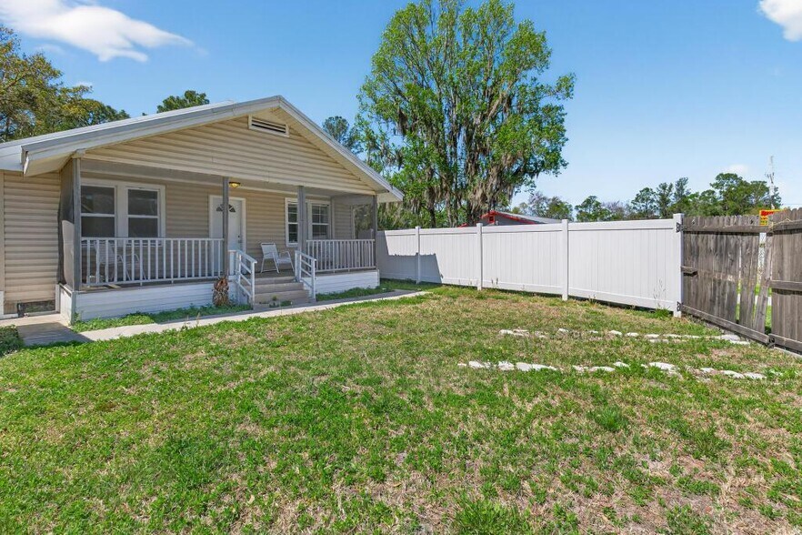 More Photos Of 10676 New Kings Rd, Jacksonville Office For Lease