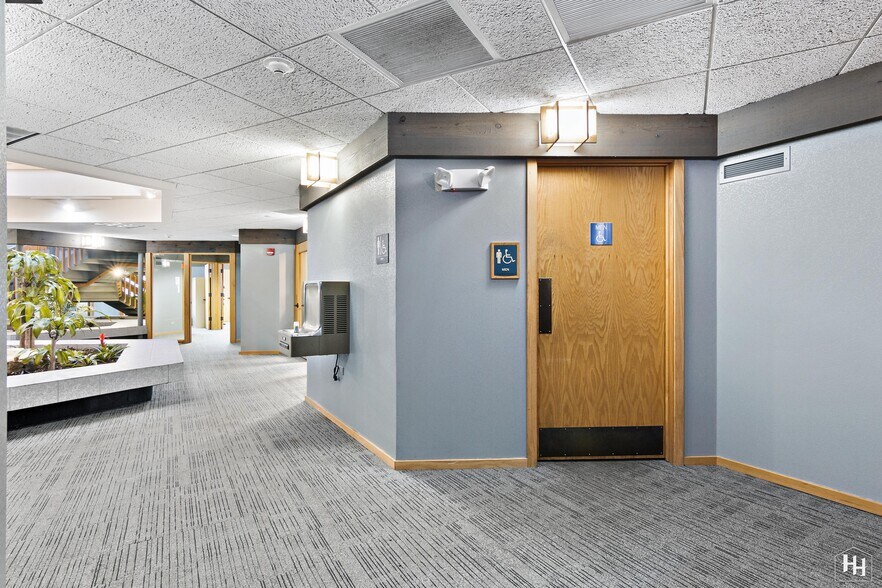 More Photos Of 970 McHenry Ave, Crystal Lake Medical For Sale