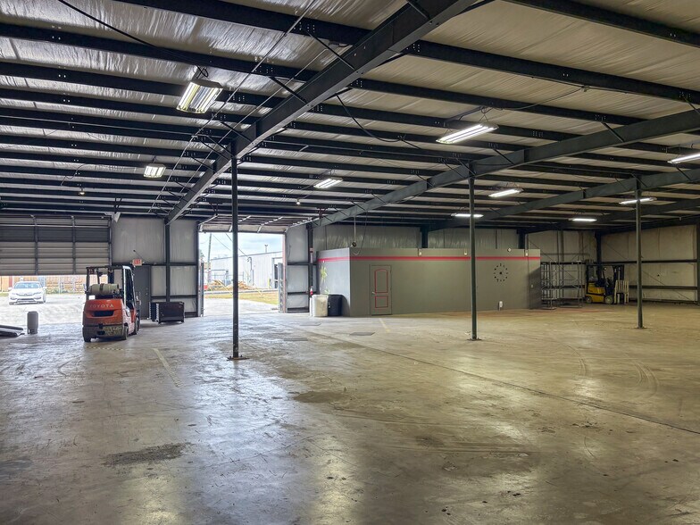 More Photos Of 3280 Industry Dr, North Charleston Warehouse For Lease