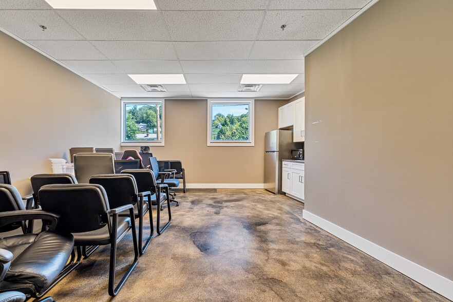 More Photos Of 1545 Hansford St, Charleston Light Distribution For Sale