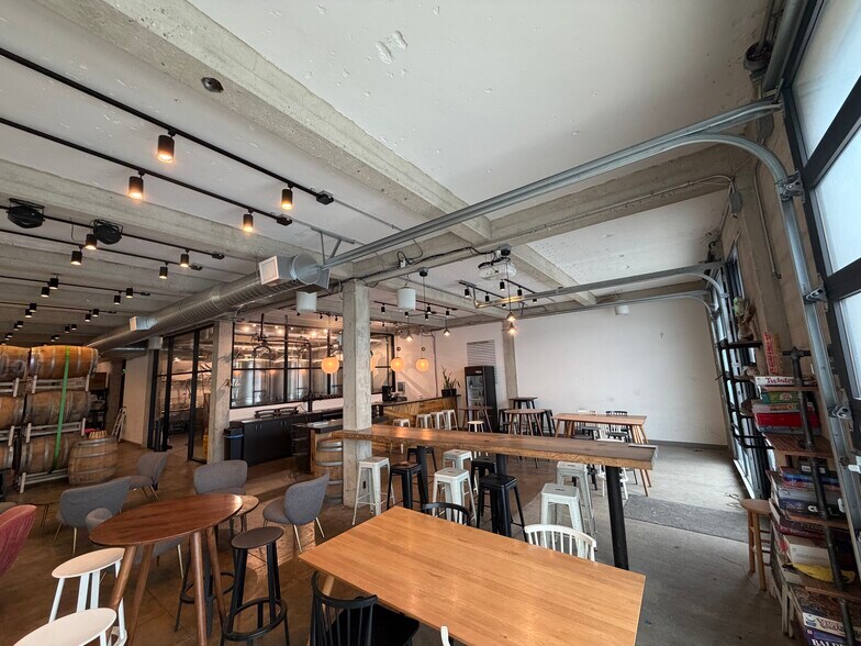 More Photos Of 700 E Broadway, Long Beach Restaurant For Sale