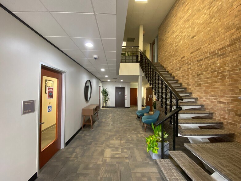 More Photos Of 2520 I-35 S, Austin Office For Lease