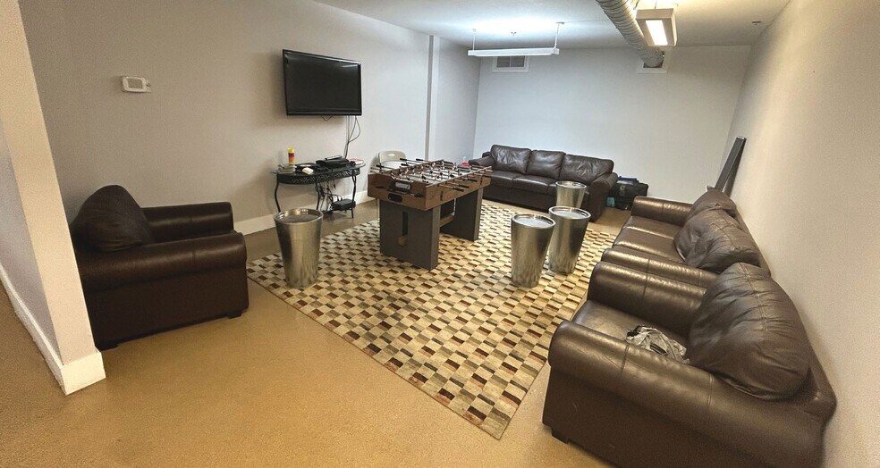 More Photos Of 352 Doug Duncan Dr, Newmarket Office For Lease