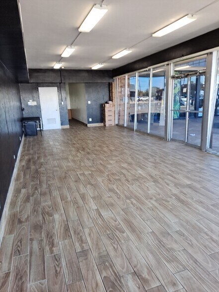 More Photos Of 1733-1737 E McDowell Rd, Phoenix General Retail For Lease