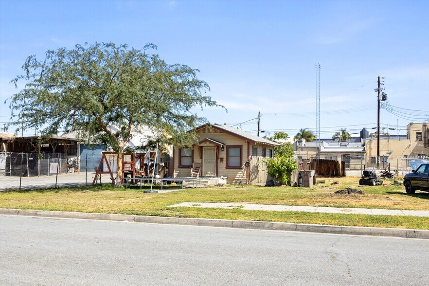 More Photos Of 205 E 18th St, Bakersfield Manufacturing For Sale