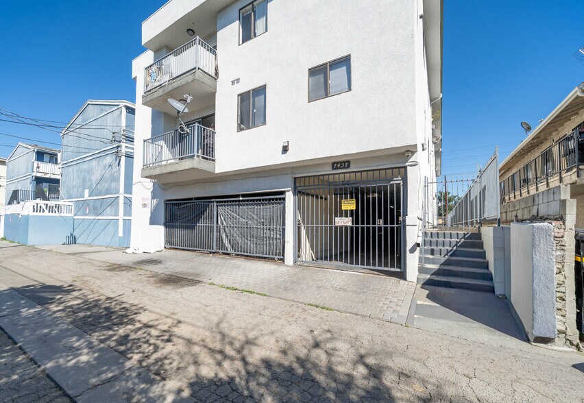 More Photos Of 7437 Haskell Ave, Van Nuys Apartments For Sale