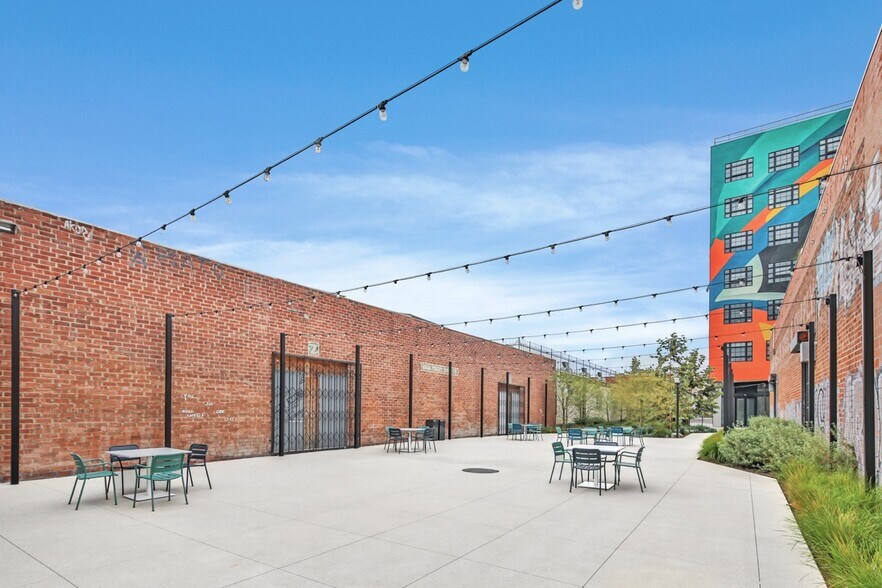 More Photos Of 1540 Industrial St, Los Angeles Apartments For Lease