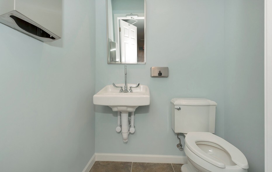 More Photos Of 760 Wellwood Ave, Lindenhurst Office For Sale