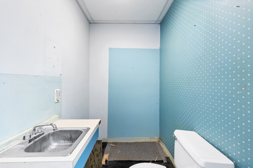 More Photos Of 5676 W Skelly Dr, Tulsa Medical For Sale