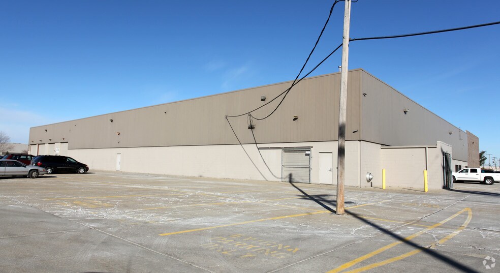 More Photos Of 800 Tech Row, Madison Heights Warehouse For Lease
