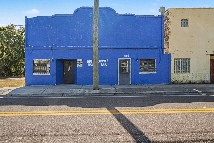 Primary Photo Of 1013 Historic Goldsboro Blvd, Sanford Light Manufacturing For Sale