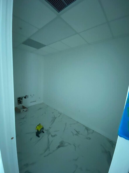 More Photos Of 10450 NW 33rd St, Doral Office For Sale