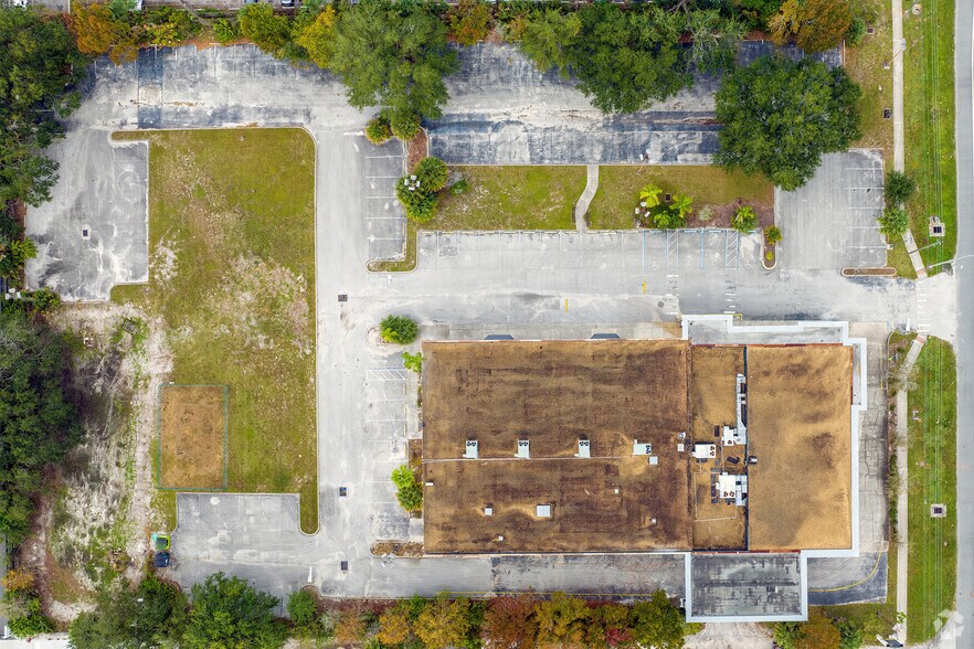 More Photos Of 555 Semoran Blvd, Fern Park Warehouse For Lease