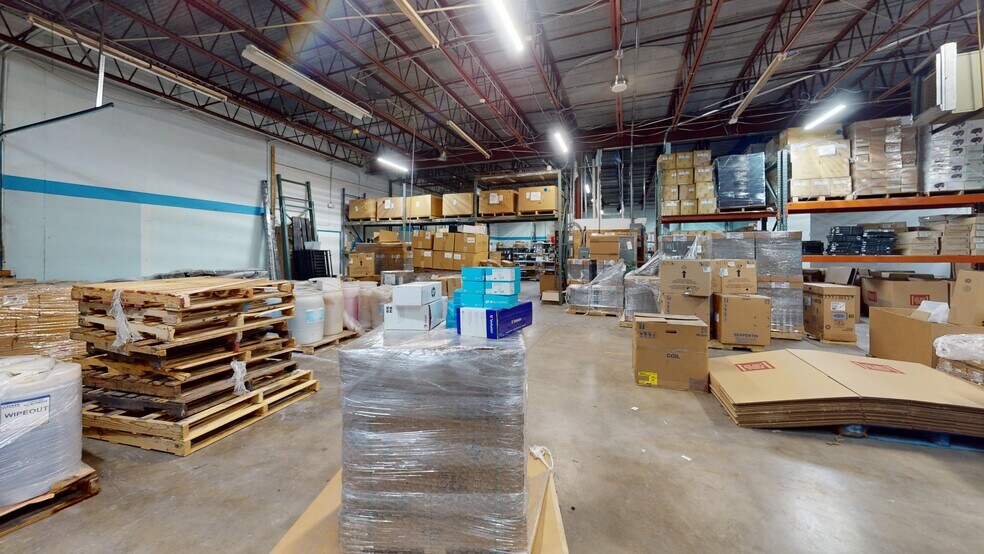 More Photos Of 10964-10966 Shady Trl, Dallas Distribution For Sale