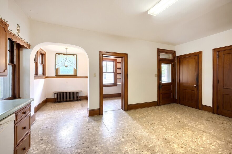 More Photos Of 41 W Main St, Fawn Grove Flex For Sale