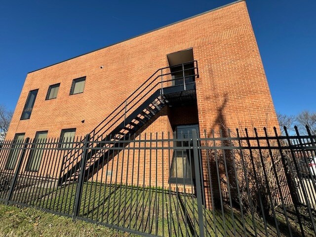 More Photos Of 14 NW Wellham Ave, Glen Burnie Office For Lease