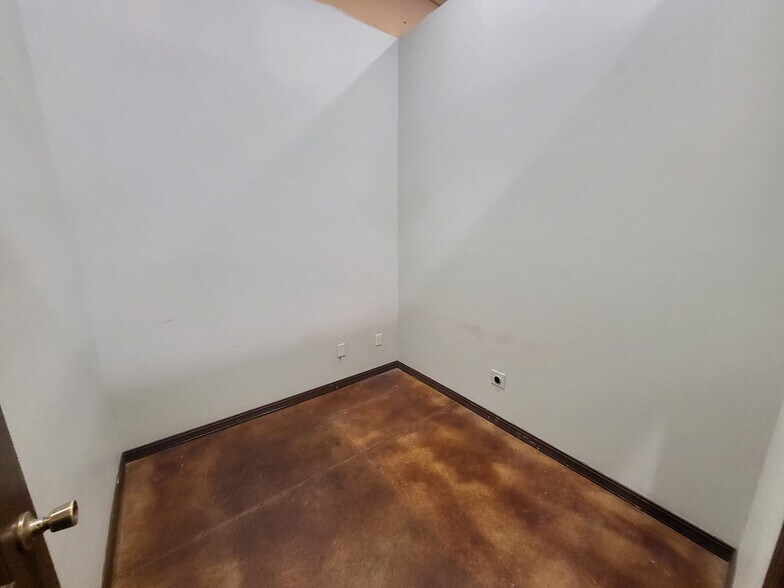 More Photos Of 669 Pioneer Rd, Rexburg General Retail For Lease