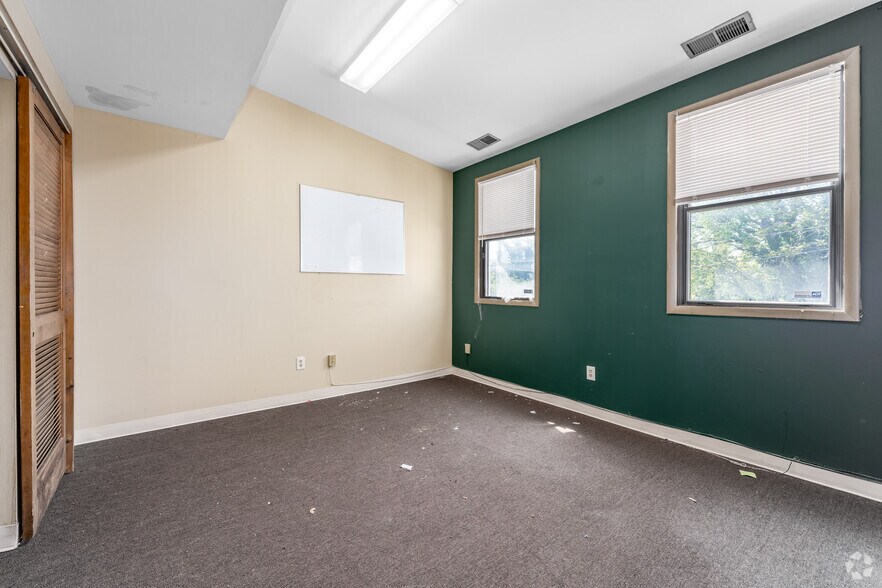 More Photos Of 211 E 25th St, Baltimore Office Residential For Sale