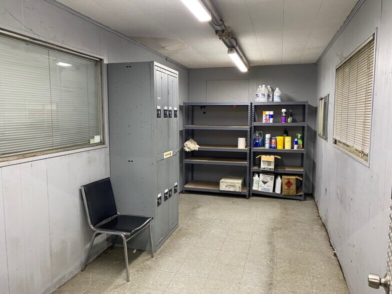 More Photos Of 407 S Eason Blvd, Tupelo Warehouse For Sale