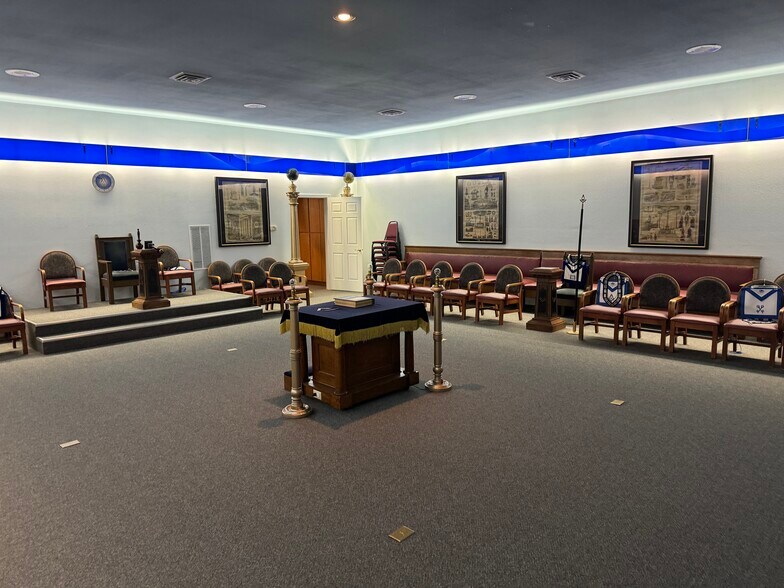 More Photos Of 240 NW Washington St, Sheridan Specialty For Sale