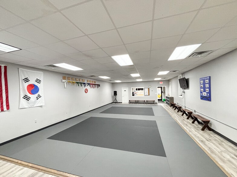 More Photos Of 112 E Jackson St, Willard General Retail For Sale