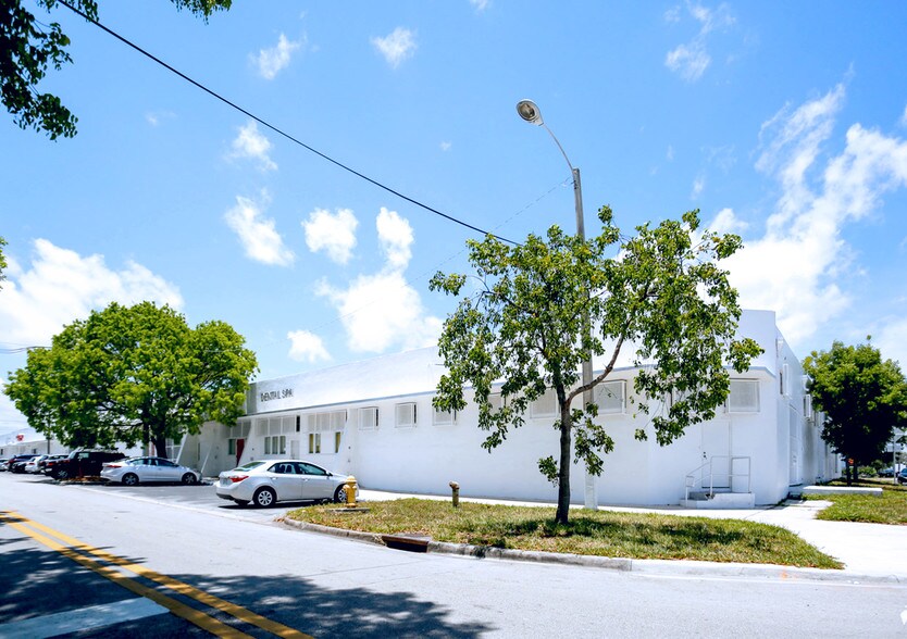 More Photos Of 301-395 NE 59th St, Miami Showroom For Lease