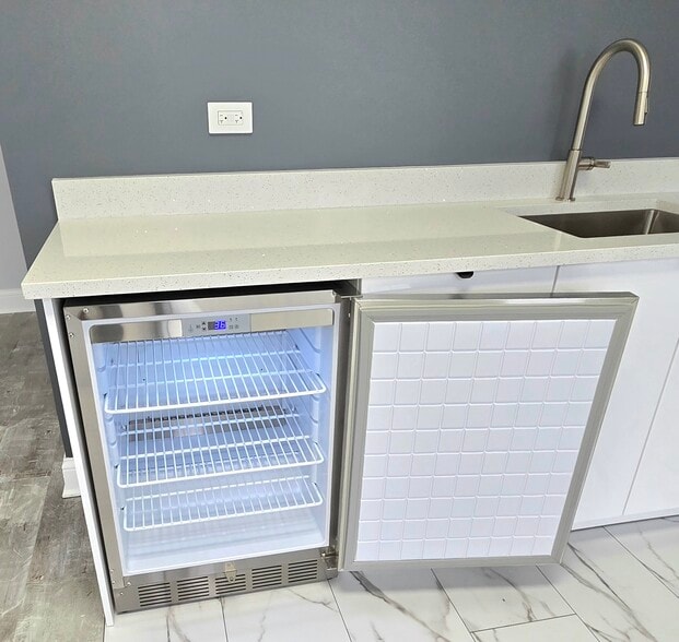 More Photos Of 2111-2115 Chestnut Ave, Glenview Office For Sale