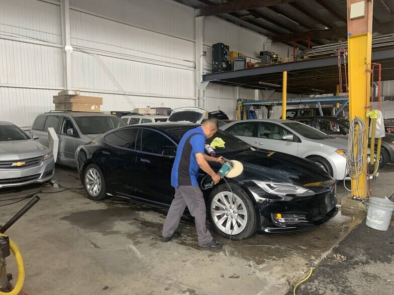 More Photos Of 655 Mapunapuna St, Honolulu Warehouse For Lease